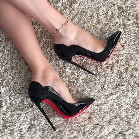 Hak Tinggi, Stiletto Pumps, Black High Heels, Louboutin Shoes, Christian Louboutin Shoes, Womens Heels, Cute Shoes, Christian Louboutin Pumps, High Heel Shoes