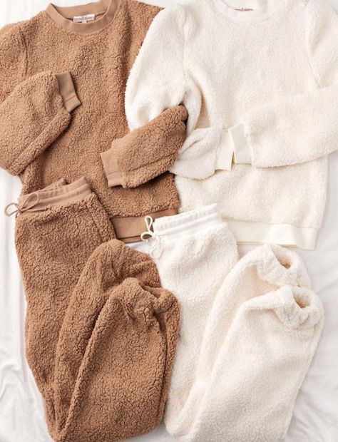 Sweater Lounge Set, Pajamas Aesthetic, Teddy Sweater, Cozy Pjs, Sherpa Sweater, Looks Pinterest, Cozy Pajamas, Winter Pajamas, Cute Lazy Outfits