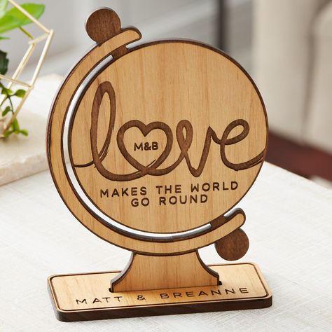 Laser Cut Furniture, Lézervágott Fa, Cnc Machine Projects, Wood Laser Ideas, Glowforge Ideas, Award Plaques, Laser Cut Decor, Wood Keepsake, Dessert Gifts