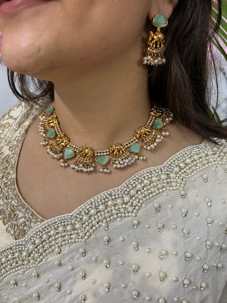 Temple Work, Fashion Jewelry Necklaces Gold, Coral Jewelry Set, Statement Jewelry Necklace, Long Haram, Pearl Work, Modern Gold Jewelry, Gold Jewelry Simple Necklace, Diamond Necklace Designs