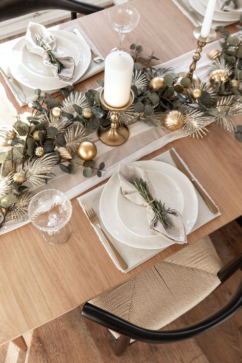 Restaurant table setting