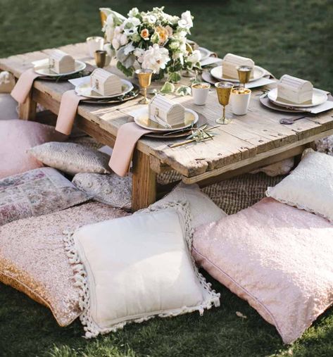 25+ Fabulous DIY Ideas To Host A Summer Garden Party Outdoor Dinner Party, Rustic Wedding Decorations, Deco Champetre, Tafel Decor, Outdoor Dinner, Picnic Wedding, Bohol, Kid Table, Wedding With Kids