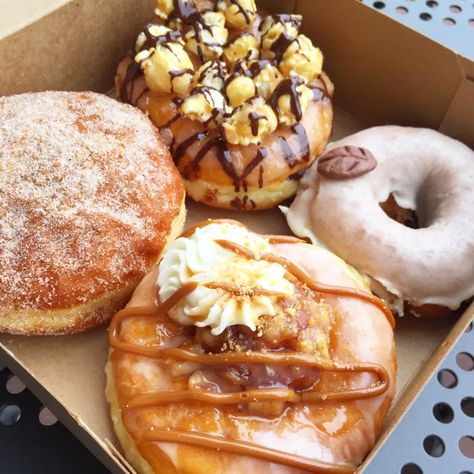 Fall Donut Flavors, Gourmet Donut Flavors, Fall Donuts Aesthetic, Unique Donut Flavors, Fall Donuts Ideas, Doughnut Flavor Ideas, Donuts Toppings Ideas, Donut Flavors Ideas, Gourmet Donuts Ideas