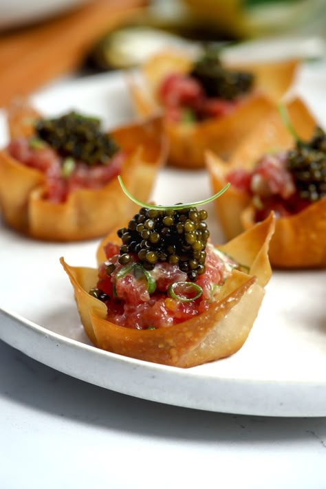 Tuna Wonton Cups Tuna Wonton, Caviar Appetizers, Salmon Crudo, Hosting Recipes, February Goals, Lemon Basil Chicken, Small Bites Appetizers, Bluefin Tuna, Wonton Cups