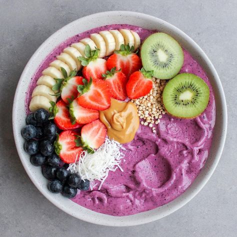 Purple Breakfast, Smoothie Bowl Pictures, Colorful Smoothie Bowls, Purple Acai Bowl, Purple Smoothie Bowl, Smoothie Bowl Tropical, Purple Smoothie, Green Diet, Purple Food