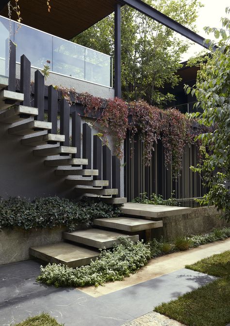 Under Stairs Garden Outdoor, Stair Design Outdoor, Stair Outside House, Large Open Staircase, External Staircase Outdoor Stairs, Staircase Landscape, Outside Stairs Design, External Stairs, Exterior Staircase