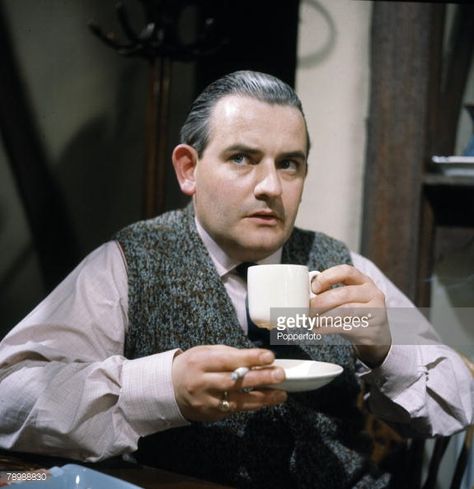 Ronnie Barker, The Two Ronnies, English Comedy, Comedy Actors, Classic Comedies, British Comedy, The Cafe, Comedy Tv, Best Love