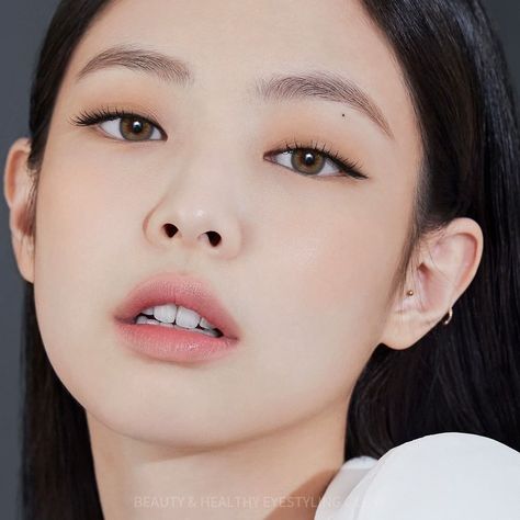 #jennie #blackpink Korean Makeup Look, Icons Girls, Korean Eye Makeup, Asian Eye Makeup, Asian Makeup, 인물 사진, Makeup Eyeliner, Girls Makeup, Pretty Makeup