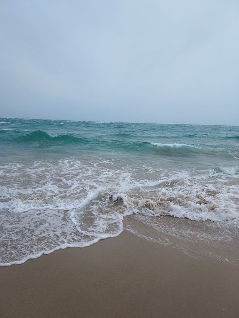 Beach Dhanushkodi Beach, Goal 2024, Travel Photoshoot, Birthday Posters, Tools Drawing, Happy Birthday Posters, Beach Images, Still Life Photos, Face Aesthetic