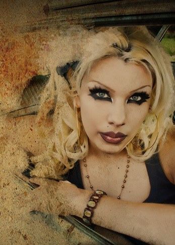 Ms Krazie, Chola Aesthetic, Goth Kidcore, Iconic Halloween Costumes, Michoacan Mexico, Chola Style, Chicana Style, Grunge Makeup, Feminine Aesthetic