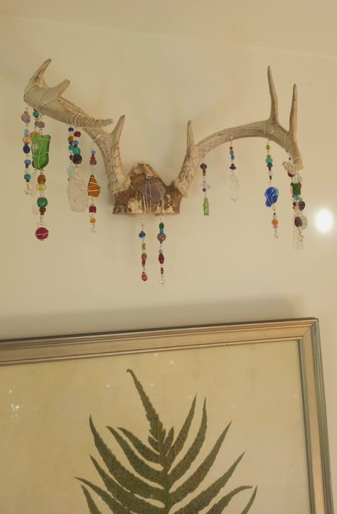 Deer Antler Crafts Projects Diy, Antler Suncatcher, Maximalist Crafts, Antler Art Projects, Deer Antler Crafts Ideas, Deer Antler Crafts Diy, Antler Crafts Diy, Antler Display Ideas, Seaglass Suncatcher