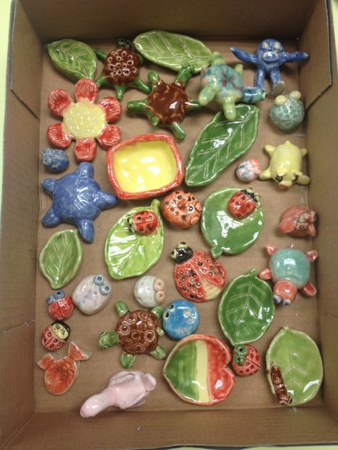 Clay For Kindergarten, Kids Pottery Projects, Pottery Barn Art, Pottery For Kids, Pottery Cool, Pottery Creative, Pottery Wheel Diy, Pottery Barn Outdoor, Clay Projects For Kids