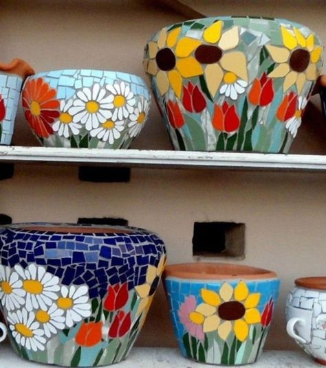 Flower pot decoration ideas that you can try in your home 05 Küchen In U Form, Mosaic Pot, Mosaic Planters, Mosaic Pots, Mosaic Vase, Mosaic Flower Pots, Mosaic Garden Art, Terracotta Flower Pots, Mosaic Stained