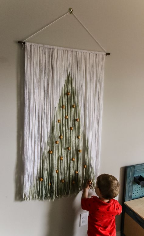 DIY rope & wood boho style Christmas wall hanging Boho Christmas Wall Hanging, Easy Christmas Wall Decor, Christmas Wall Hangings Ideas, Christmas Wall Hangings Diy, Christmas Boho Decor, Boho Christmas Decor Diy, Boho Christmas Diy, Christmas Decor Ideas Boho, Diy Christmas Wall Decorations