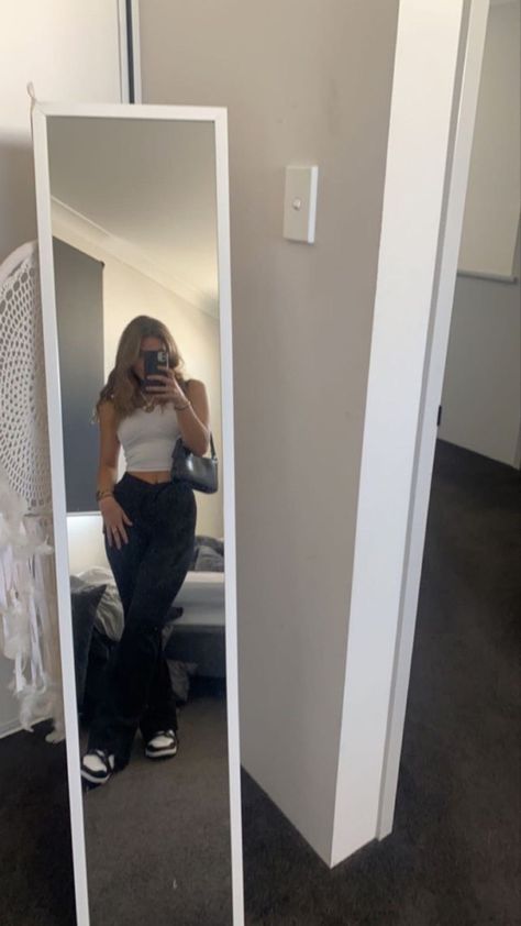 Outfit Soiree, Spiegel Selfie, Catfish Girl, Pretty Blonde Hair, Fake Insta, Long Skirt Outfits, Foto Poses, Girl Fits, Photo Outfit