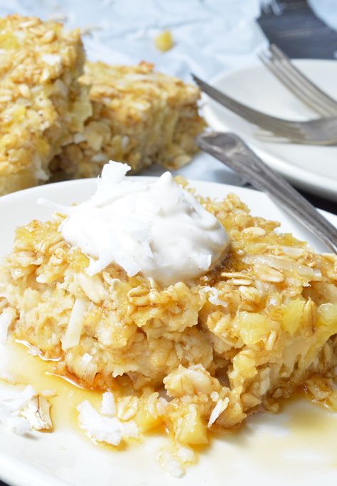 If you want a sweet and satisfying breakfast, these Pineapple Coconut Dairy Free Baked Oatmeal Bars are perfect! This super simple recipe is a great way to liven up your morning oatmeal. Oatmeal, pineapple and coconut are baked and served like cake with a dollop of vanilla yogurt and a generous drizzle of maple syrup. This gluten free, vegetarian, dairy free breakfast will be a hit! Dairy Free Baked Oatmeal, Maple Syrup Cookies, Baked Oatmeal Bars, Dairy Free Breakfast, No Bake Oatmeal Bars, Baked Oatmeal Healthy, Coconut Baking, Baked Pineapple, Coconut Oatmeal