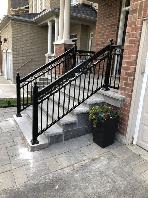 Exterior Metal Railing, Railings For Steps, Outdoor Railing, Iron Staircase Railing, Porch Handrails, Outdoor Yard Ideas, Wrought Iron Garden Gates, Stone Feature Wall, Outdoor Stair Railing