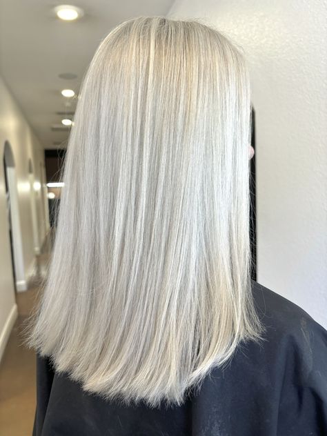 bright, white, icy blonde with subtle, natural dimension.
brazilian blowout. #whiteblonde #icyblonde #blondeinspo #blonde #brazilianblowout #k18 #redkenshadeseq #blondehair #redken Icy Blonde Hair Redken Shades, Redken Platinum Ice Toner, Platinum Blonde Extensions, Icy Blonde Extensions, Hair Extensions Platinum Blonde, Redken Shades Eq, Brazilian Blowout, Icy Blonde, White Blonde