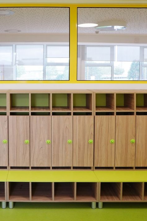 Kids Locker, Childcare Rooms, Kindergarten Interior, Preschool Designs, Classroom Interior, Daycare Design, Kindergarten Projects, Kindergarten Design, Kids Deco