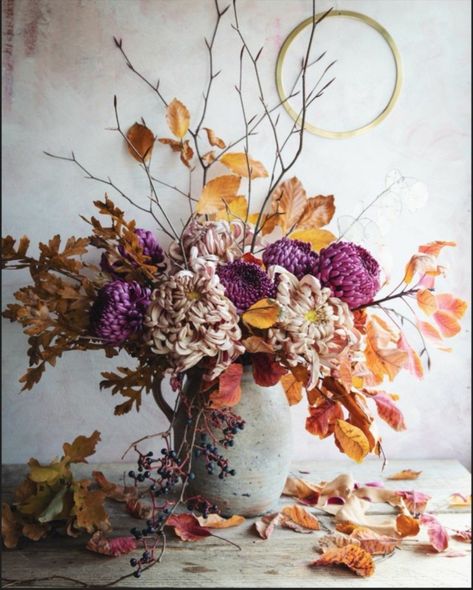 Autumn Aesthetic Flowers, Fall Vase Arrangements, Autumn Flower Arrangements, Autumn Floral Arrangements, Flower Art Photography, Autumn Vase, Autumn Florals, Autumn Bouquet, Fall Flower Arrangements