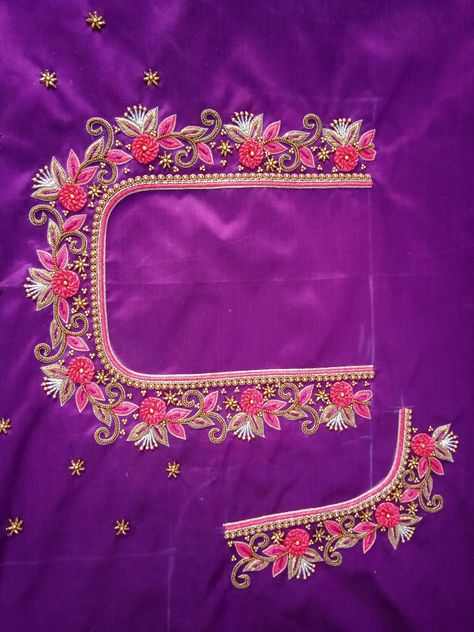 Simple Maggam Works On Pink Blouse, Embiordery Design For Blouse, Tread Work Maggam Blouse Designs, Maggam Works Simple Designs, Navy Blue Blouse Maggam Work Designs, Simpul Magam Work, Flower Aari Work Blouse Designs, Thread Work Aari Blouse Design, Blouse Computer Work Designs