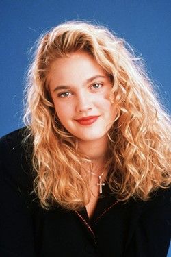 Drew Barrymore Blonde, Drew Barrymore Style, Retro Icons, 90s Actresses, The Wedding Singer, Dramatic Classic, Blonde Curly Hair, Rock And Roll Bands, Drew Barrymore