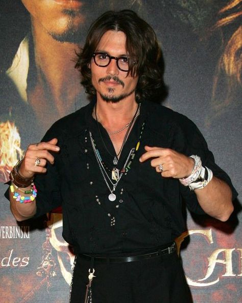 Johnny Depp in 2006 Johnny Depp Hairstyle, John Depp, Barnabas Collins, جوني ديب, Johnny Depp Style, Kaptan Jack Sparrow, Johnny Depp Fans, Young Johnny Depp, Johnny Depp Pictures