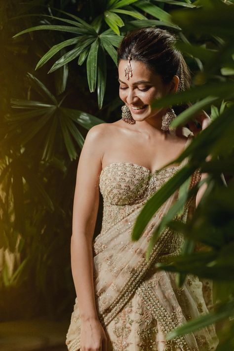 Kriti Kharbanda ditched a traditional blouse for a corset with her Ritu Kumar lehenga | Vogue India Pulkit Samrat, Mehndi Outfit, Mumbai Wedding, Mehndi Ceremony, Kriti Kharbanda, Ritu Kumar, Indian Wedding Planning, Multi Color Blouse, Bollywood Wedding