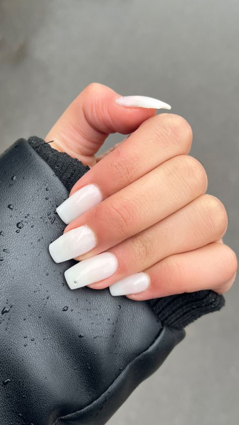 Icy White Nails, White Nails With Diamonds Rhinestones, White Nails With Jewels, White Rhinestone Nails, White Cute Nails, White Nails With Diamonds, White Nails With Rhinestones, Diamond Nail Art, White Glitter Nails