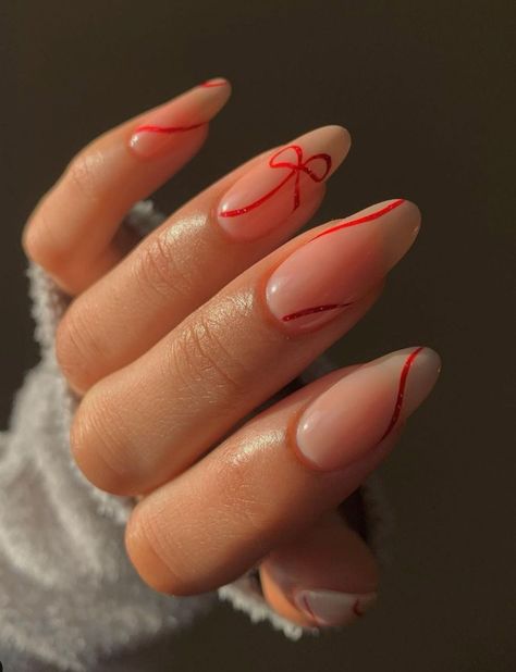 35 Festive Christmas Nails to Get You Into the Holiday Spirit Check more at https://lizy.in/35-festive-christmas-nails-to-get-you-into-the-holiday-spirit/ Nail Noel, Kutek Disney, Christmas Nails Easy, Nagel Tips, Christmas Gel Nails, Idee Cosplay, Casual Nails, Burgundy Nails, Thanksgiving Nails