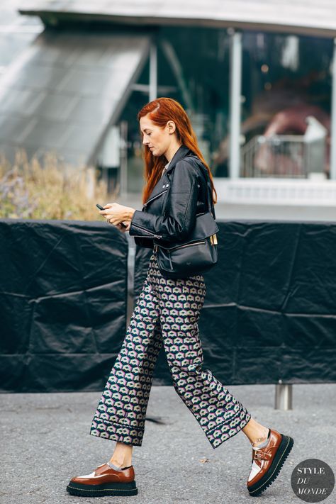 Street Mode, Taylor Tomasi, Taylor Tomasi Hill, 2020 Street Style, Shop Branding, Women Power, Nyfw Street Style, Clothing Outfits, Pants Style