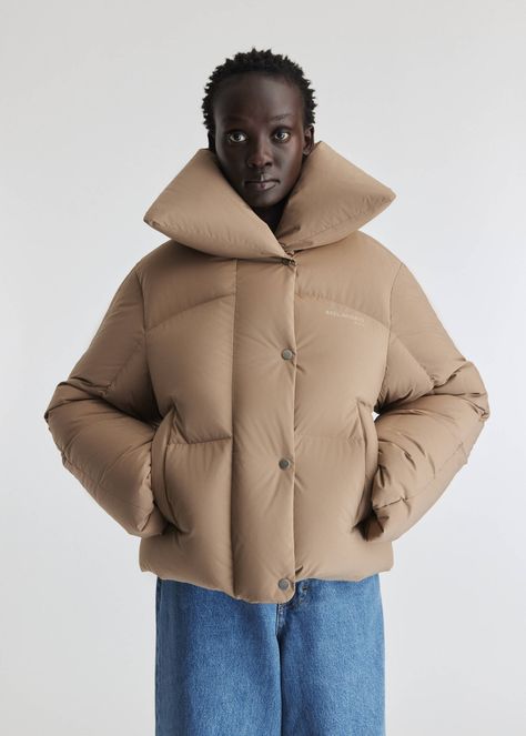 The Mist puffer jacket is crafted from recycled shell with a matte finish. Filled with repurposed down, it features an oversized collar and adjustable drawcord at the hem.  The model is 178 cm / 5”10 ft and wears a size S. Prada Puffer Jacket, Puffer Coats, Oversized Collar, Axel Arigato, The Mist, Puffer Coat, Minimal Fashion, European Fashion, Puffer Jacket