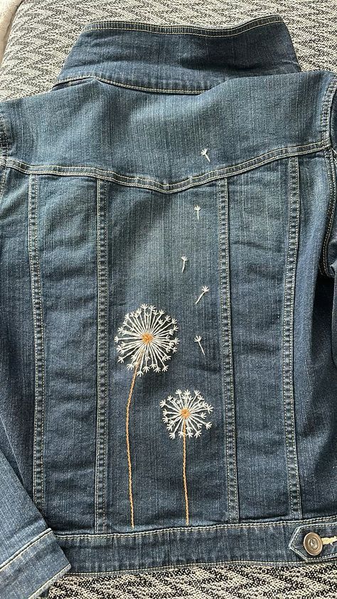 Embroidery Jeans Jacket Diy, Embroidery Designs Denim Jacket, Mindless Crafts, Jean Jacket Embroidery Ideas, Dandelion Embroidery Pattern, Hand Embroidery Jeans, Jeans Embroidery Ideas, Embroidery Dandelion, Dandelion Embroidery