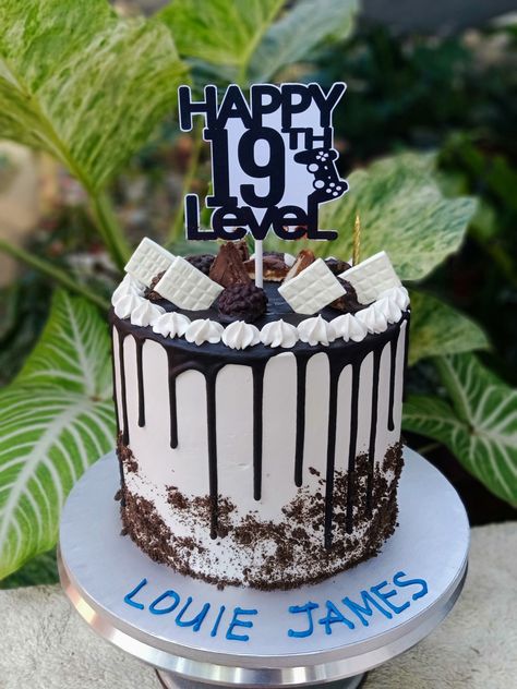 Drip Cake for 19th birthday Cake For 19th Birthday, 19th Birthday, Drip Cake, Cakes For Men, Boy Birthday Cake, Drip Cakes, Cake Designs, Boy Birthday, Year Old