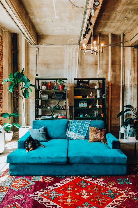 Industrial boho Bohemian Bedrooms, Blue Sofas, Bohemian Living Room Decor, Blue Couch, Boho Style Decor, Smart Tiles, Bohemian Interior, Bohol, Bohemian Bedroom