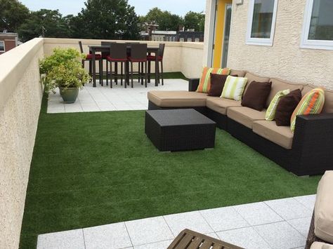 Rooftop patio with artificial turf. Artificial Grass Balcony, Outdoor Flooring Options, Grass Tiles, Artificial Grass Patio, Outdoor Deck Tiles, Grass Carpet, Artificial Plants Indoor, Deck Tiles, Fake Grass