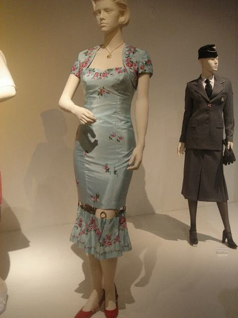 Dress worn by Amanda Bynes in "Hairspray", via Flickr. Amanda Bynes Hairspray, Hairspray Outfits, Lush Outfits, Hairspray 2007, Hairspray Movie, Hairspray Musical, Basic Dresses, Basic Dress Pattern, Broadway Costumes