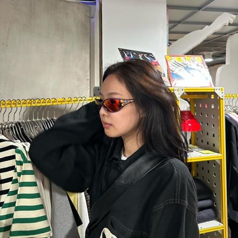 Jennie Instagram, All Eyes On Me, Jennie Kim Blackpink, Jennie Lisa, Blackpink Photos, Look At You, Blackpink Jennie, Blackpink Jisoo, Instagram Update