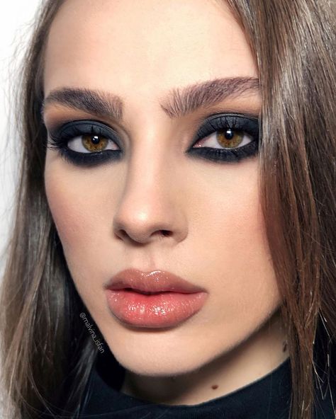 Makeup Demo, Eyeshadow For Blue Eyes, My Muse, Black Look, Makeup Class, Makeup Eye Looks, Bold Makeup, Makeup Looks For Brown Eyes, Looks Party