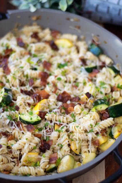 The Kitchen Wife: Zucchini Bacon Parmesan Pasta Recipe:  A Delightfu... Bacon Parmesan Pasta, Bacon Pasta Recipes, Healthy Pasta Dishes, Quick Pasta Recipes, Quick Pasta, Pasta Side Dishes, Pasta Sides, Healthy Pasta, Parmesan Recipes