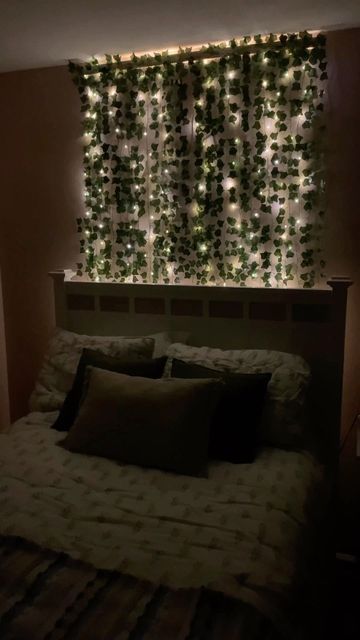 Bohemian Bedroom Diy, Bedroom Flowers, Diy Para A Casa, Ivy Wall, Fairy Lights Decor, Furniture Architecture, Headboard Wall, Decoration Furniture, Architecture Interiors