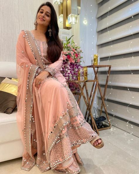 So, if you are a bride's sister or even a guest attending a wedding, you need to check out our selection of Dipika Kakkar’s top Indian wear outfits. We know you’re going to find quite a few outfits to bookmark and take inspiration from! 😍 #shaadisaga #indianwedding #dipikakakar #dipikakakardress #dipikakakarinsaree #dipikakakarkurti #dipikakakarwedding #dipikakakardressdesign #dipikakakaroutfits #dipikakakarweddingdress #dipikakakarsuit #dipikakakaryellowdress #dipikakakarinsalwarsuit Indian Wear Outfits, Dipika Kakkar, Classy Sarees, Dipika Kakar, Bride's Sister, Trendy Suits, Bridal Lehenga Collection, Girls Long Dresses, Bridal Dresses Pakistan