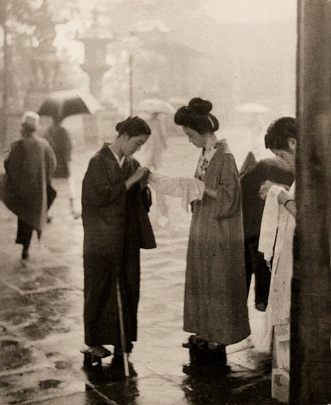 Maidens at shrine entrance, 1930s  •  Shoichido Kurihara Japanese Photography, Japan History, Japanese History, Old Photography, Edward Hopper, Japan Culture, Japan Photo, Maneki Neko, Japan Art