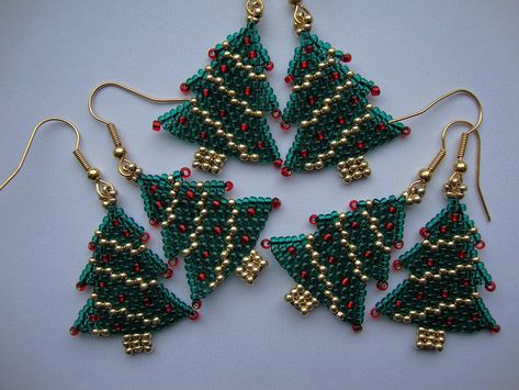 Christmas Tree Earrings by Beads from the Coast, via Flickr Beaded Christmas Tree, Anting Manik, Holiday Beading, Art Perle, Tree Earrings, Seed Bead Patterns, Christmas Tree Earrings, Beaded Christmas Ornaments, Christmas Bead