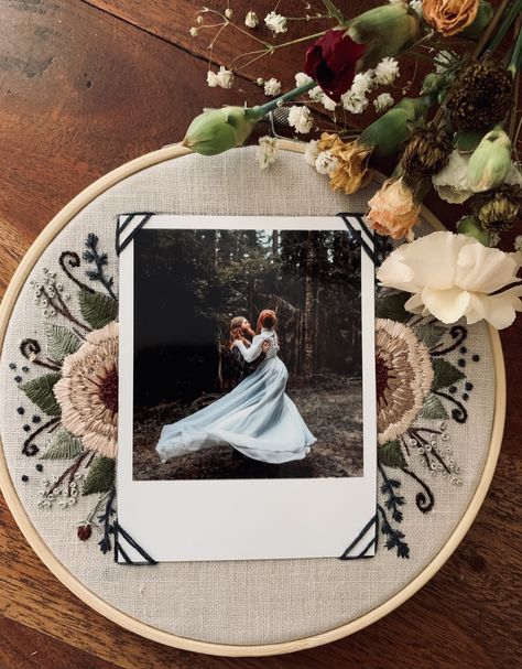 #embroidery #frame #polaroid #floral #floralembroidery #hoop #wedding #weddingphotography #weddingdress #love Photo Hoop Ideas, Embroidery With Polaroid, Polaroid Embroidery Frame, Diy Embroidery Frame, Frame Polaroid, Handmade Logo, Embroidery Frame, Blue Embroidery, Hand Embroidery Art