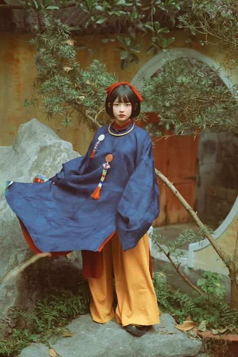 Traditional Vietnamese Clothing, Vietnamese Traditional Clothing, Orientation Outfit, Vietnam Costume, Vietnam Clothes, Dynasty Clothing, Vietnamese Clothing, Armor Clothing, Culture Clothing