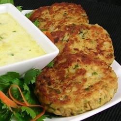 Fresh Salmon Patties, Vegetable Christmas, Casserole Vegetable, Easy Salmon Cakes, Salmon Patties Recipe, Patties Recipe, Salmon Cakes, Salmon Patties, Crab Cakes