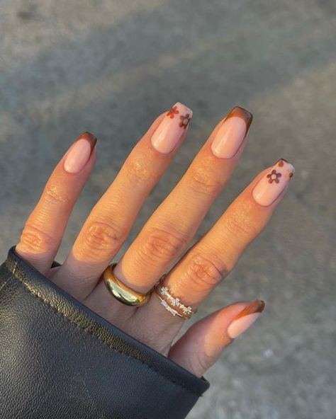 50+ Stunning Fall Nails For the Perfect Mani! - The Pink Brunette Light Brown Nails Acrylic Design, Fall Nail Designs Short Square Simple, Fall Nails With Flowers, Megan Nails, Autumnal Flowers, Nail Inspired, Brown Nails Design, Smink Inspiration, Her Nails