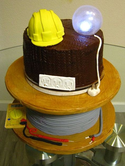 Electrician's Cake For my son's 45th birthday, he is an electrician so the theme for the cake. The cable reel is 2 cake drums... Blown Sugar, Beta Club, 80 Birthday Cake, Dad Birthday Cakes, 50th Cake, 2 Cake, Wedding Arch Rustic, Cable Reel, 45th Birthday