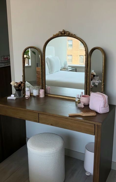 Small Vanity Set Up, Vanity And Dresser Combo, Make Up Desk Aesthetic, Vanity Set Up, Desk Vanity, Makeup Vanity Desk, Guest Bedroom Decor, Cute Diy Room Decor, Girly Room